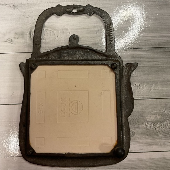 Vintage Cast Iron Trivet Teapots Duck Tiles Footed Wall Art goose 90s - Picture 5 of 7